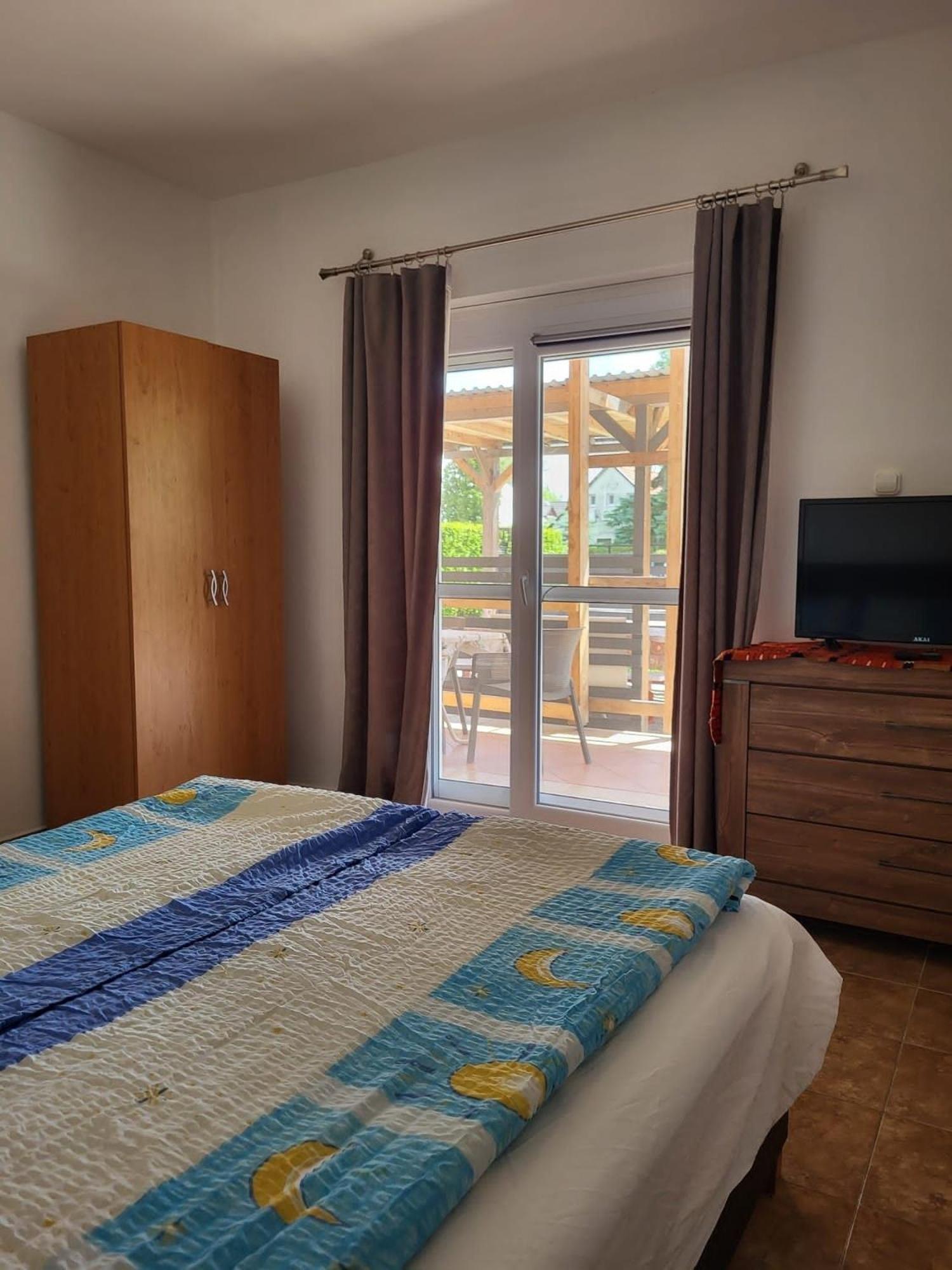 Ferienhaus Mit Pool, Wlan, Direktem Seezugang Balatonmáriafürdő Kültér fotó